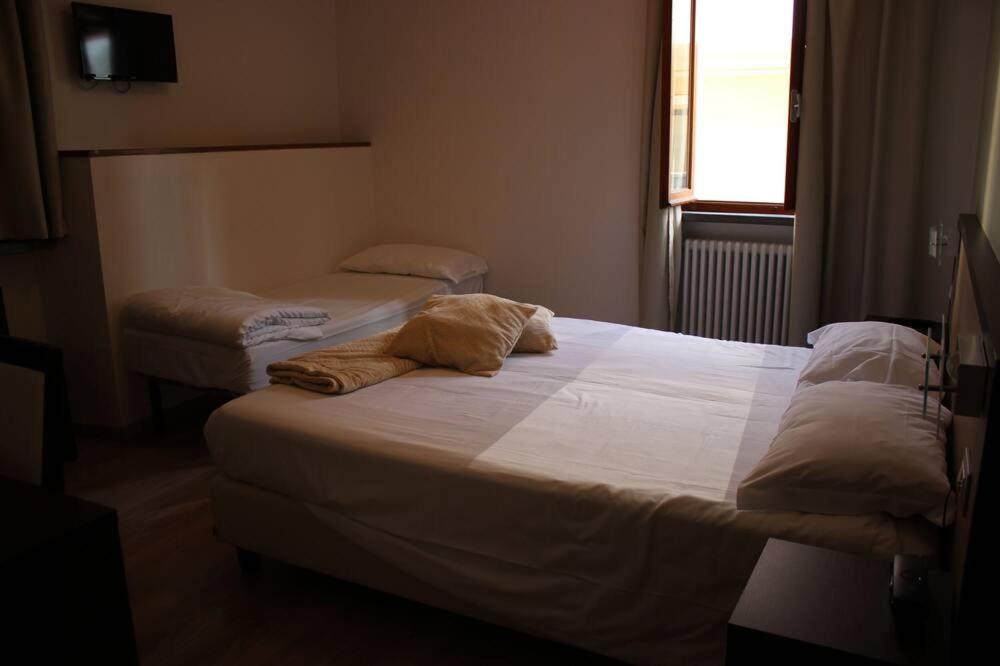 Albergo Ristorante Bismantova Кастельново-не-Монти Экстерьер фото